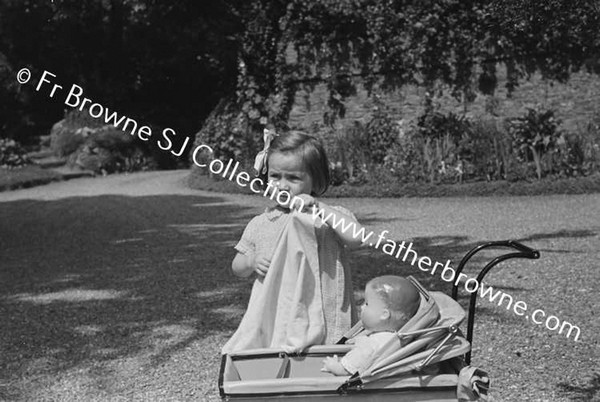 MARY PATRICIA & JENNIFER CRONIN AT THE GLEN COBH